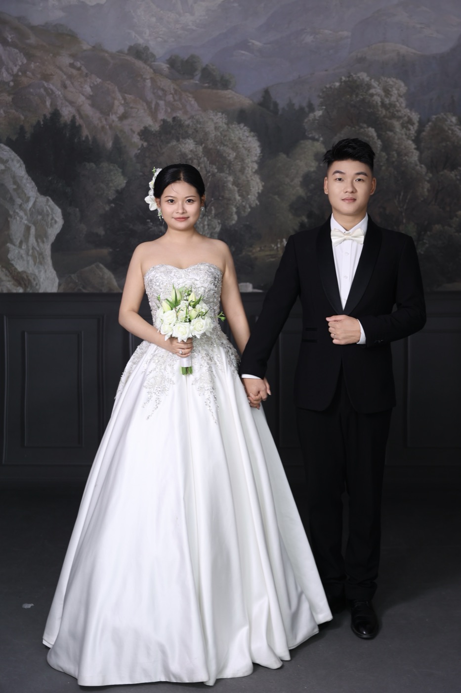谢建玉与杨嘉妍白纱合照